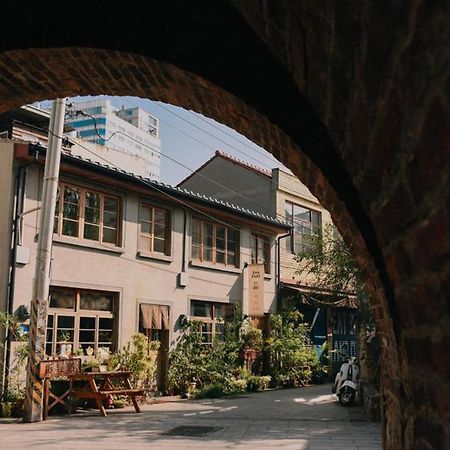 Loku. Tainan Hotel Exterior foto
